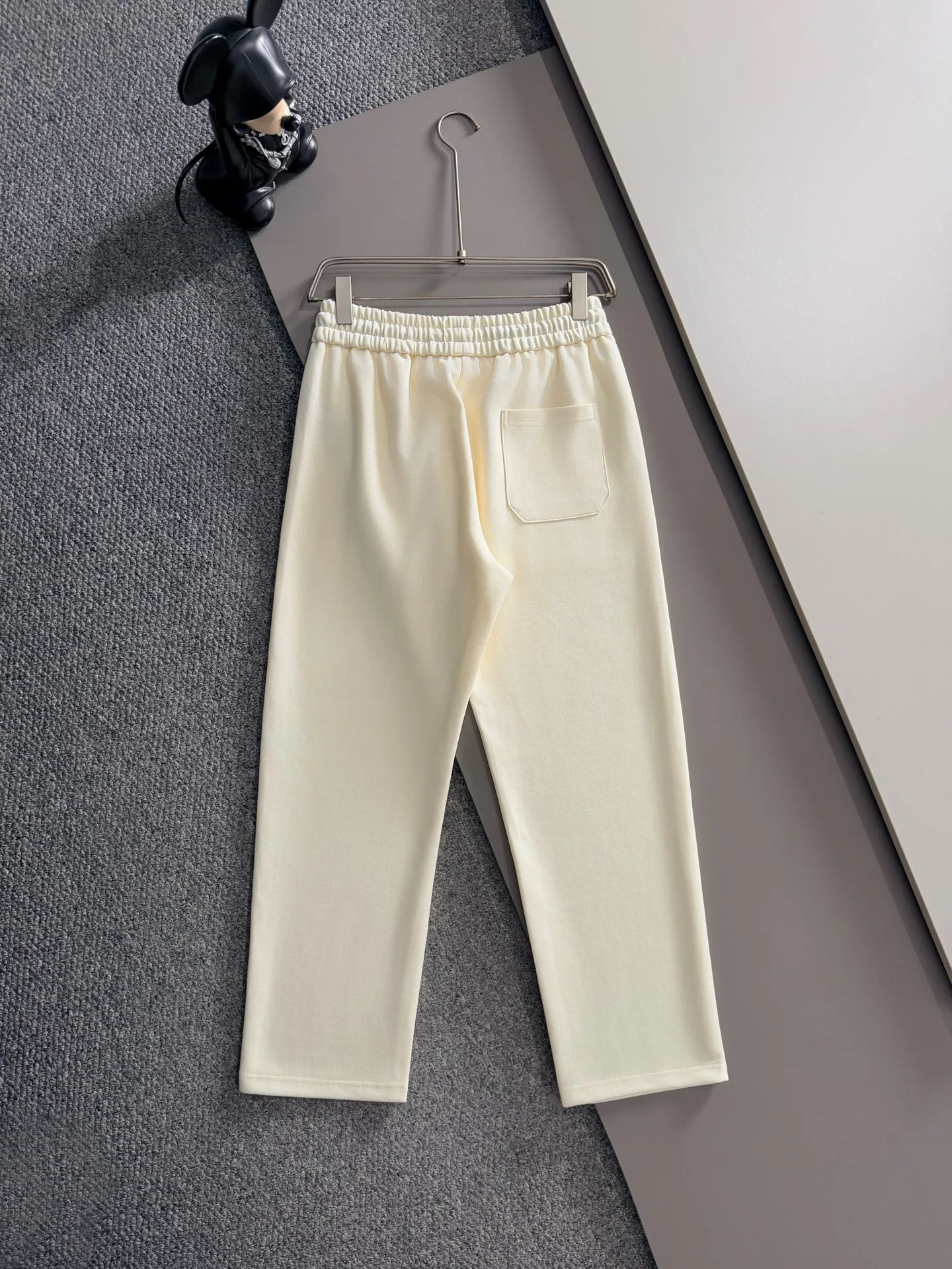 🛫🛫🛫High version Loro Piana 26ss customized top-quality fabric new jacket casual pants, ribbon letter embroidery stitching new show products‼ The product is in perfect condition, comfortable and warm, complete with three labels, full and attractive color, very outstanding design, customized hardware accessories can easily enhance the fashion sense, the workmanship is extremely elegant and rigorous, and the wiring is neat and meticulous! A masterpiece from a famous designer! The upper body does not look bloated and is super handsome! Sizes：M～XXXL